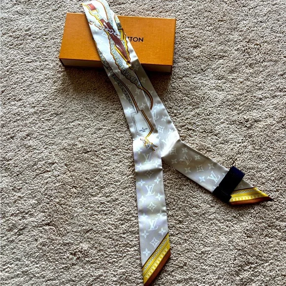 Louis Vuitton Twilly/scarf - Picture 3 of 6